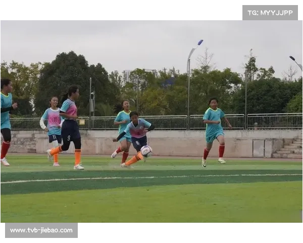 校园足球赛推动校际交流,“友谊第一比赛第二”精神获赞誉 校园足球赛推动校际交流,“友谊第一比赛第二”精神获赞誉